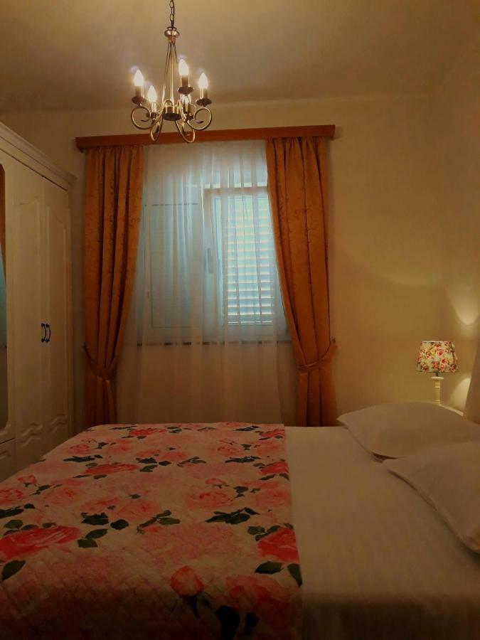 Apartments Vrisak Брист Экстерьер фото